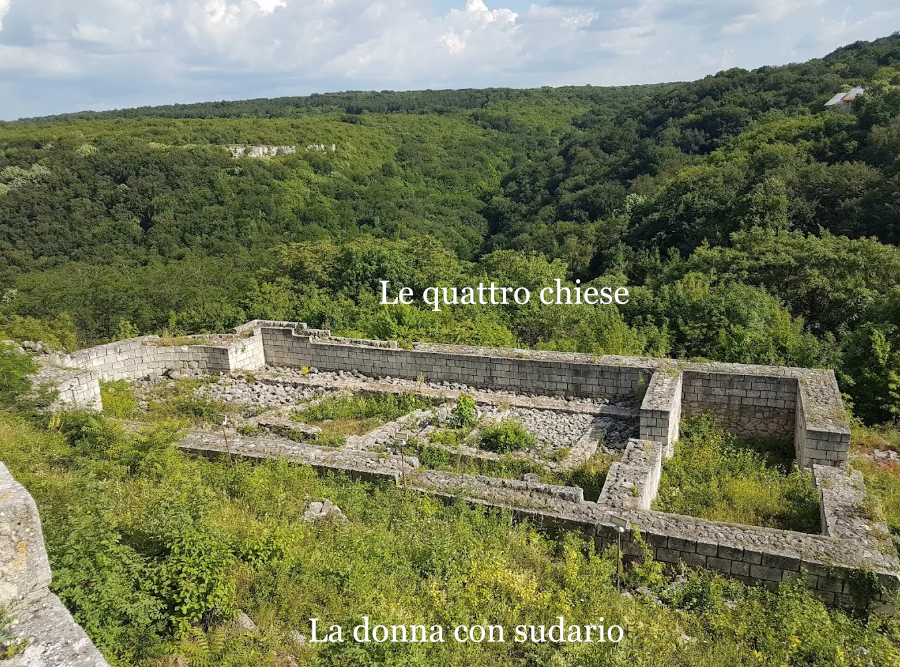 4 chiese da tempi diversi: romana, bizantina, altomedievale, bassomedievale con necropoli.